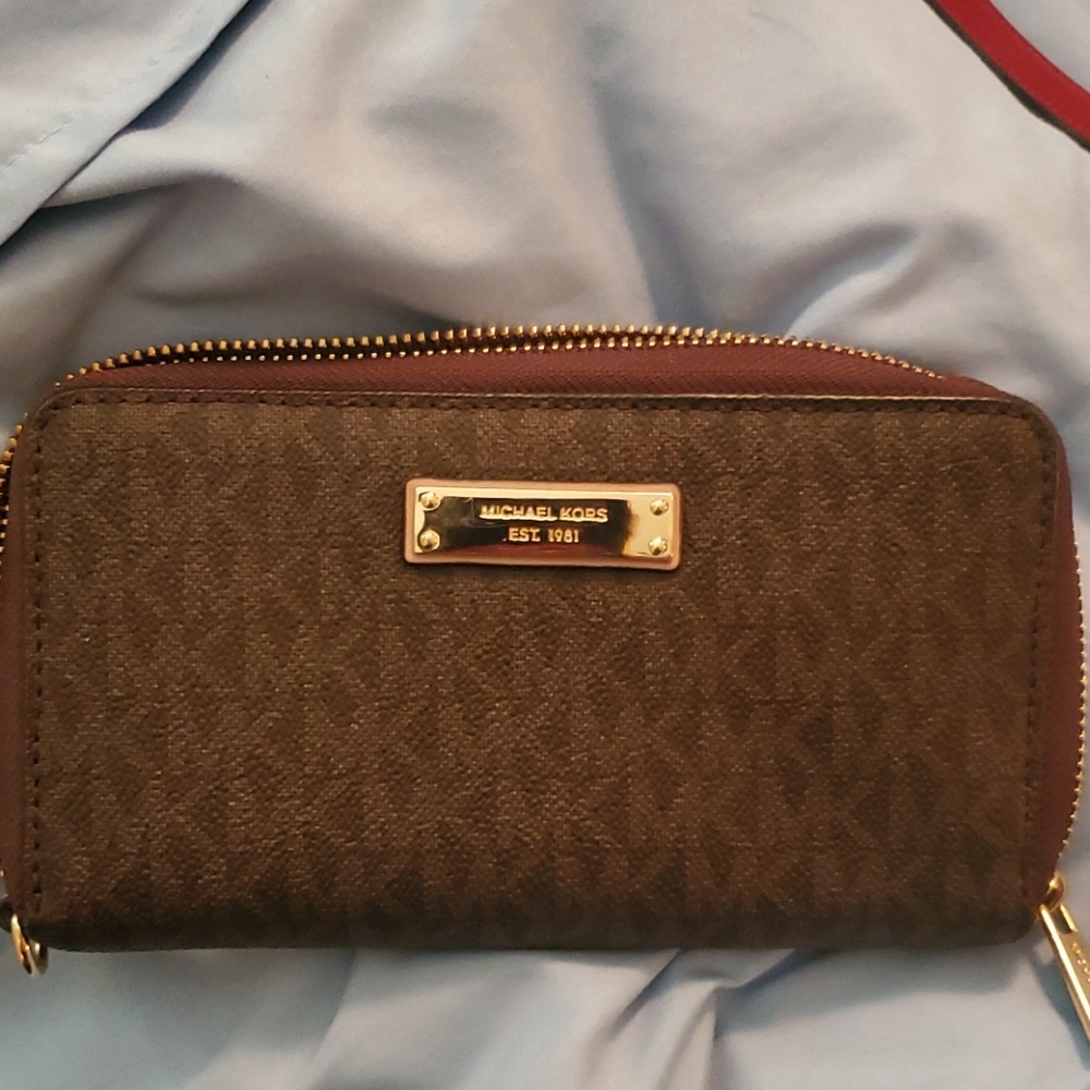 Guc Michael kors wristlet